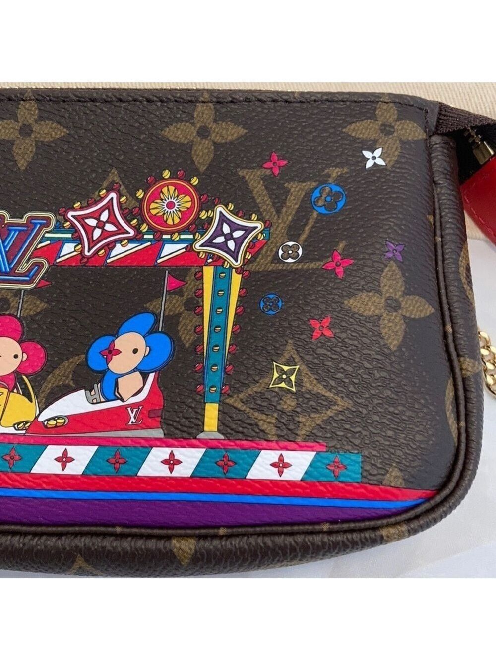𝅺LOUIS Vuitton Christmas 2020 mini pochette access - Picture 10 of 13
